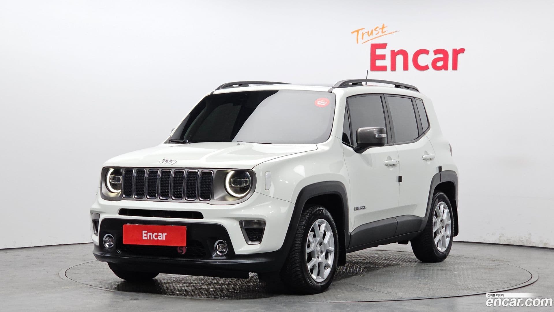 Main__Slider__Photo:Renegade Jeep 2020.0-0