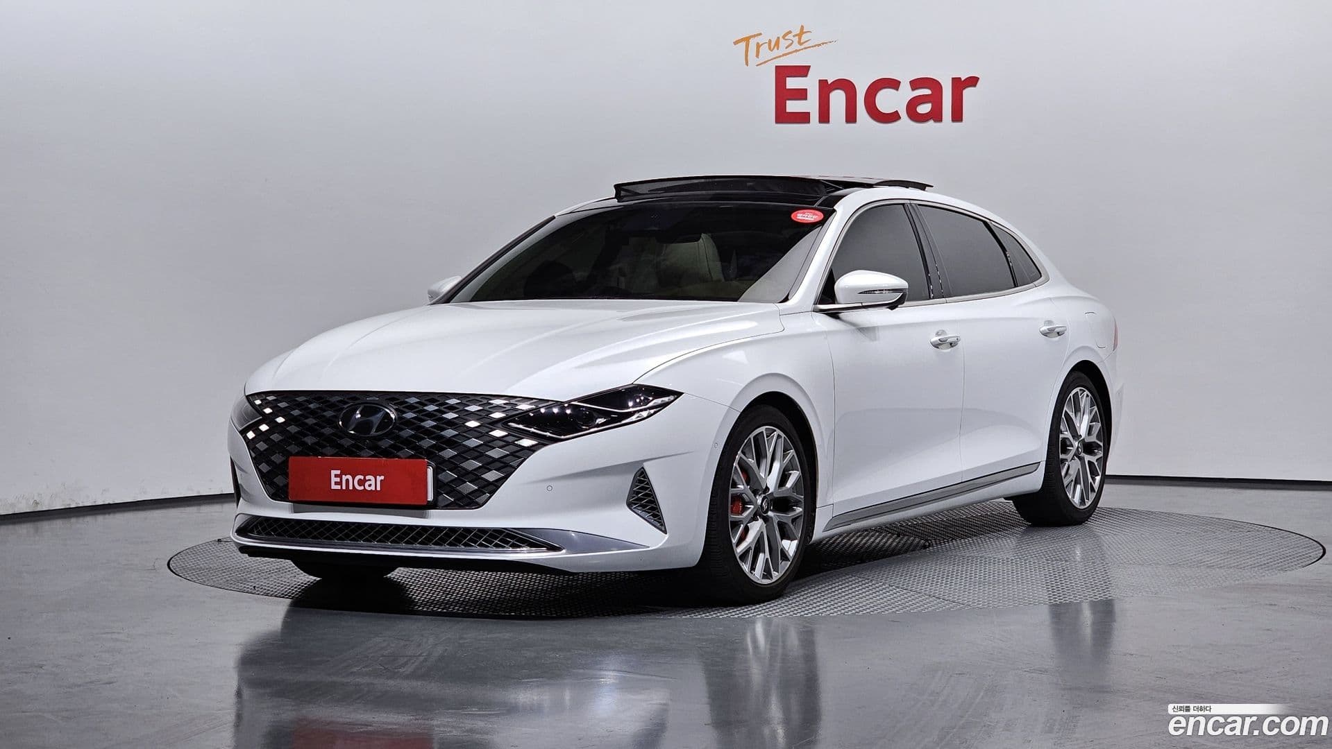 Main__Slider__Photo:Grandeur Hyundai 2020.8-0