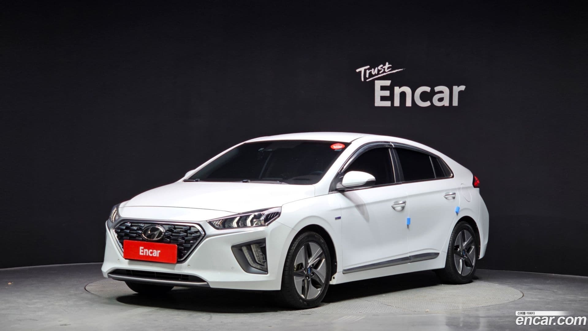 Main__Slider__Photo:Ioniq Hyundai 2020.11-0
