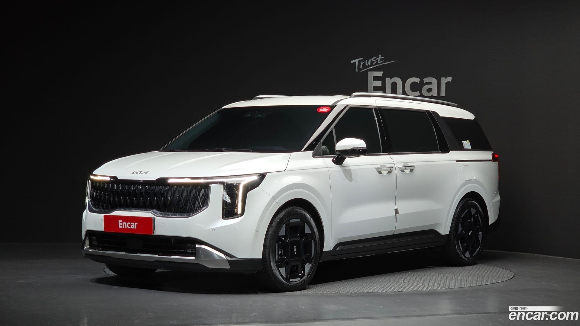 Main__Slider__Photo:Canival Kia 2024.4-0