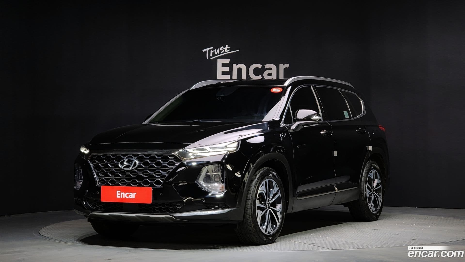 Main__Slider__Photo:Santafe Hyundai 2020.3-0