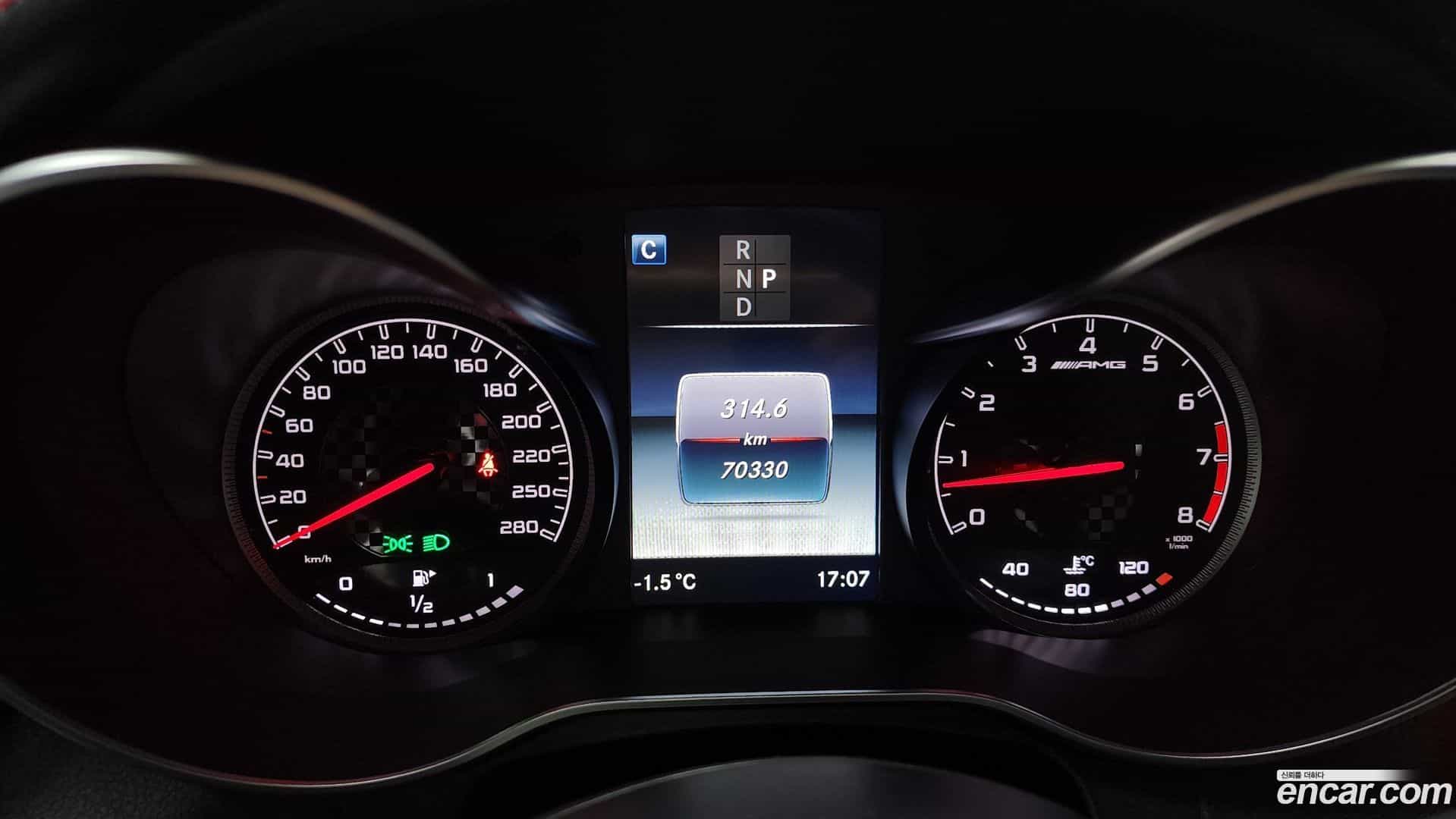 GLC-Class Mercedes-Benz 2019.10-INNER-008