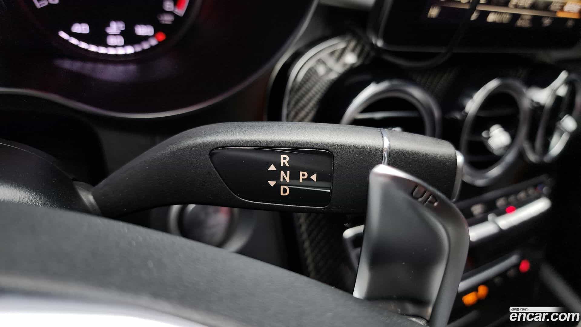 GLC-Class Mercedes-Benz 2019.10-INNER-009