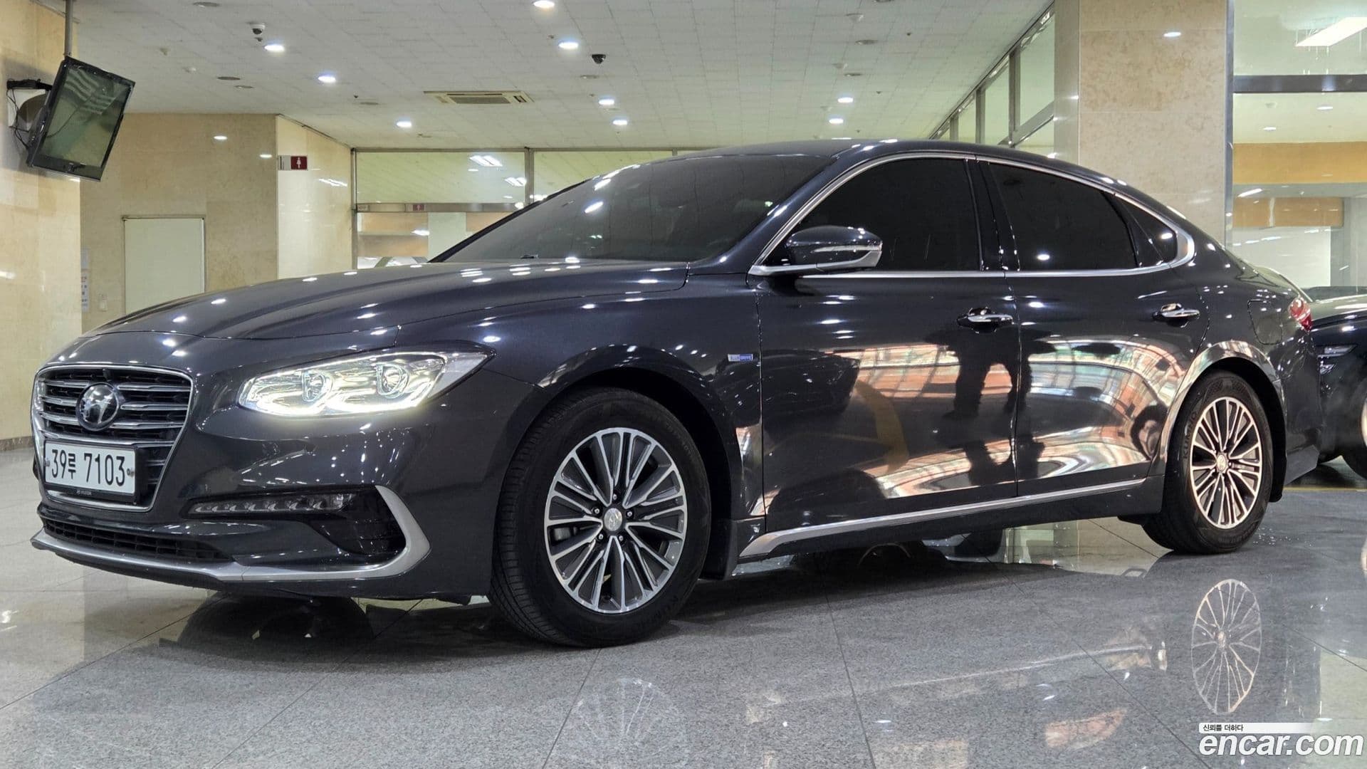 Main__Slider__Photo:Grandeur Hyundai 2019.1-0