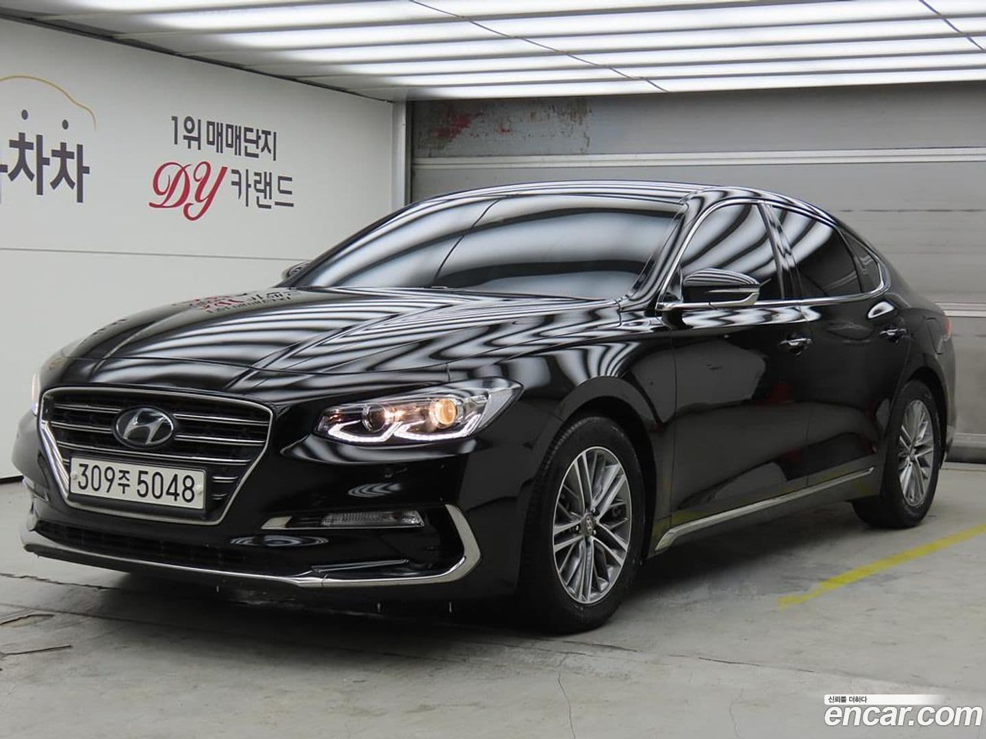 Main__Slider__Photo:Grandeur Hyundai 2019.1-0