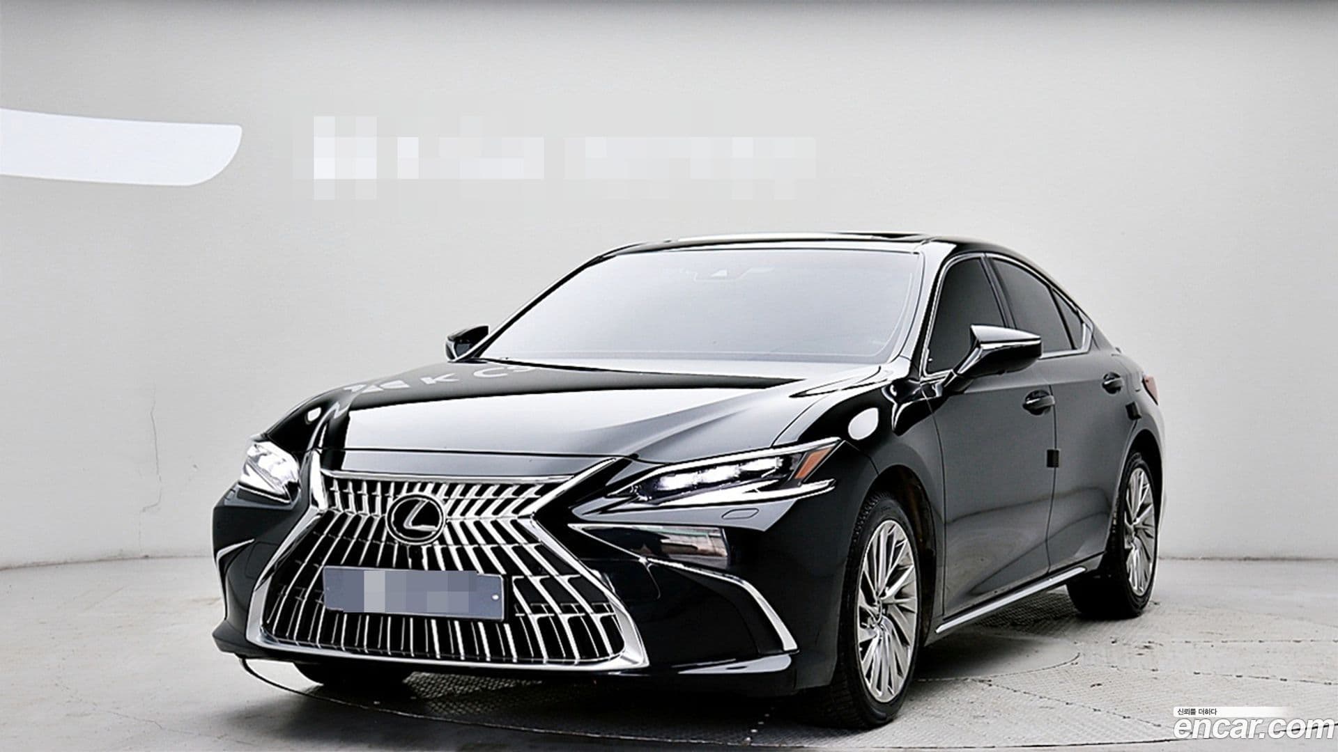 Main__Slider__Photo:ES Lexus 2025.3-0