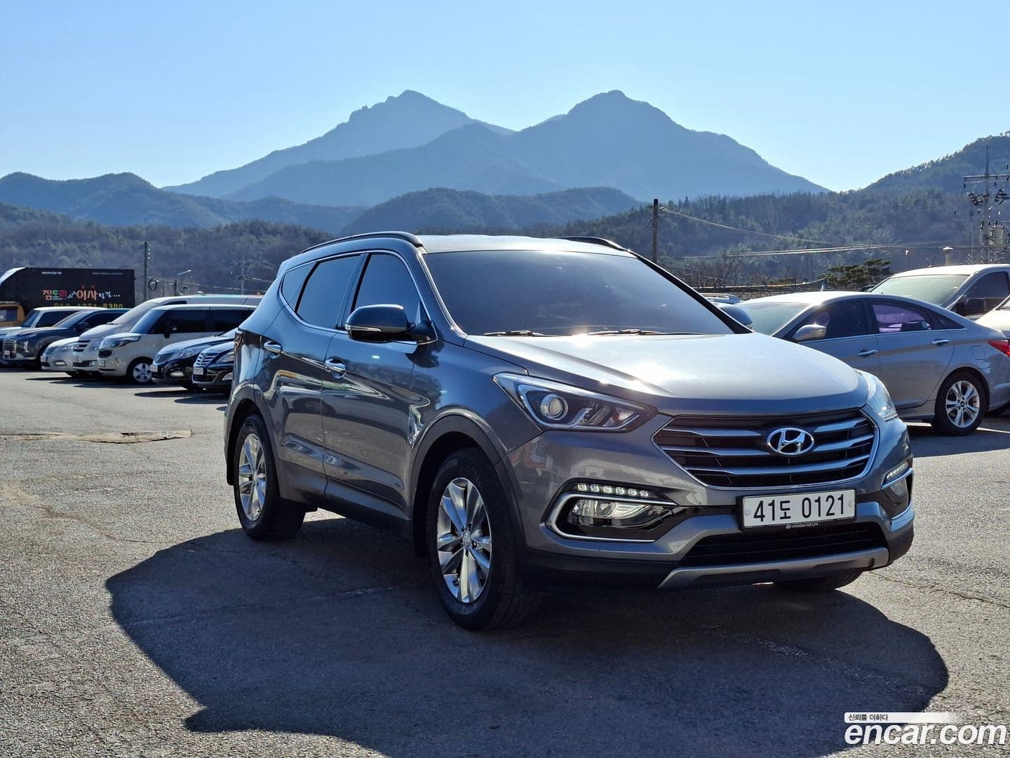 Main__Slider__Photo:Santafe Hyundai 2016.0-0