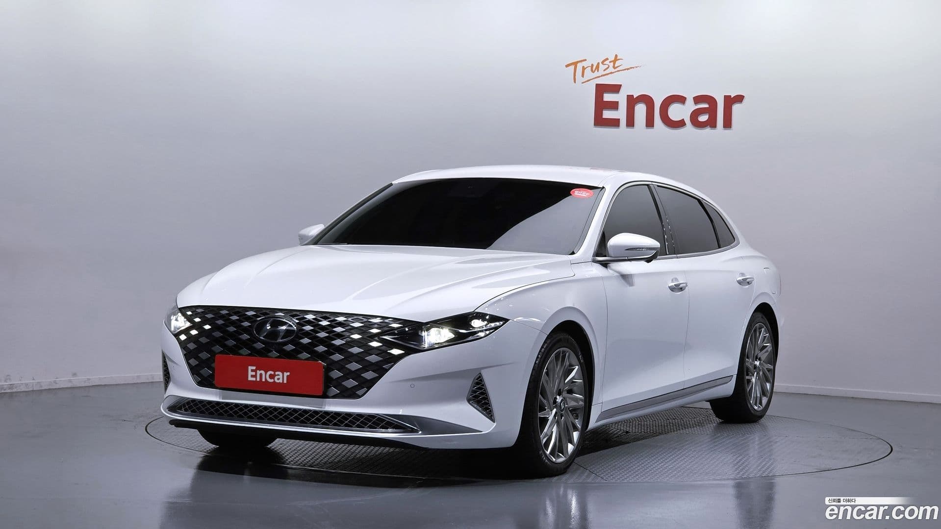Main__Slider__Photo:Grandeur Hyundai 2021.1-0