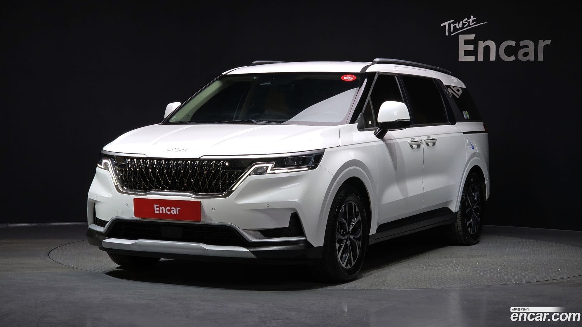 Main__Slider__Photo:Canival Kia 2023.2-0