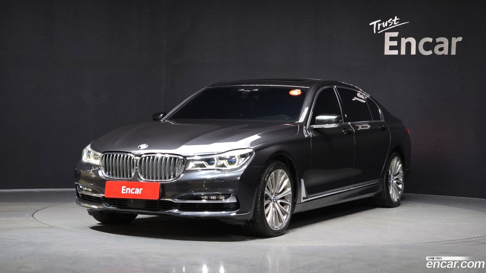 Main__Slider__Photo:7-Series BMW 2016.11-0