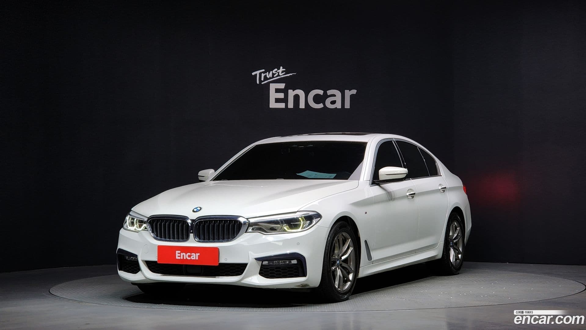 Main__Slider__Photo:5-Series BMW 2018.5-0