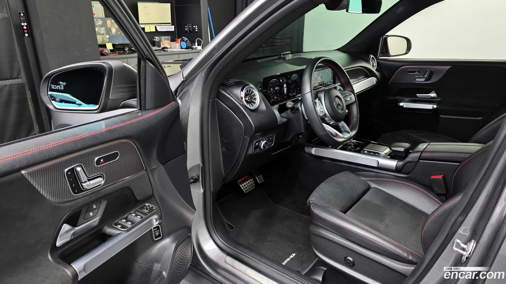 GLB-Class Mercedes-Benz 2022.3-INNER-010