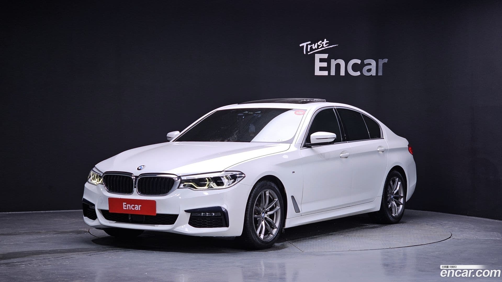 Main__Slider__Photo:5-Series BMW 2019.6-0
