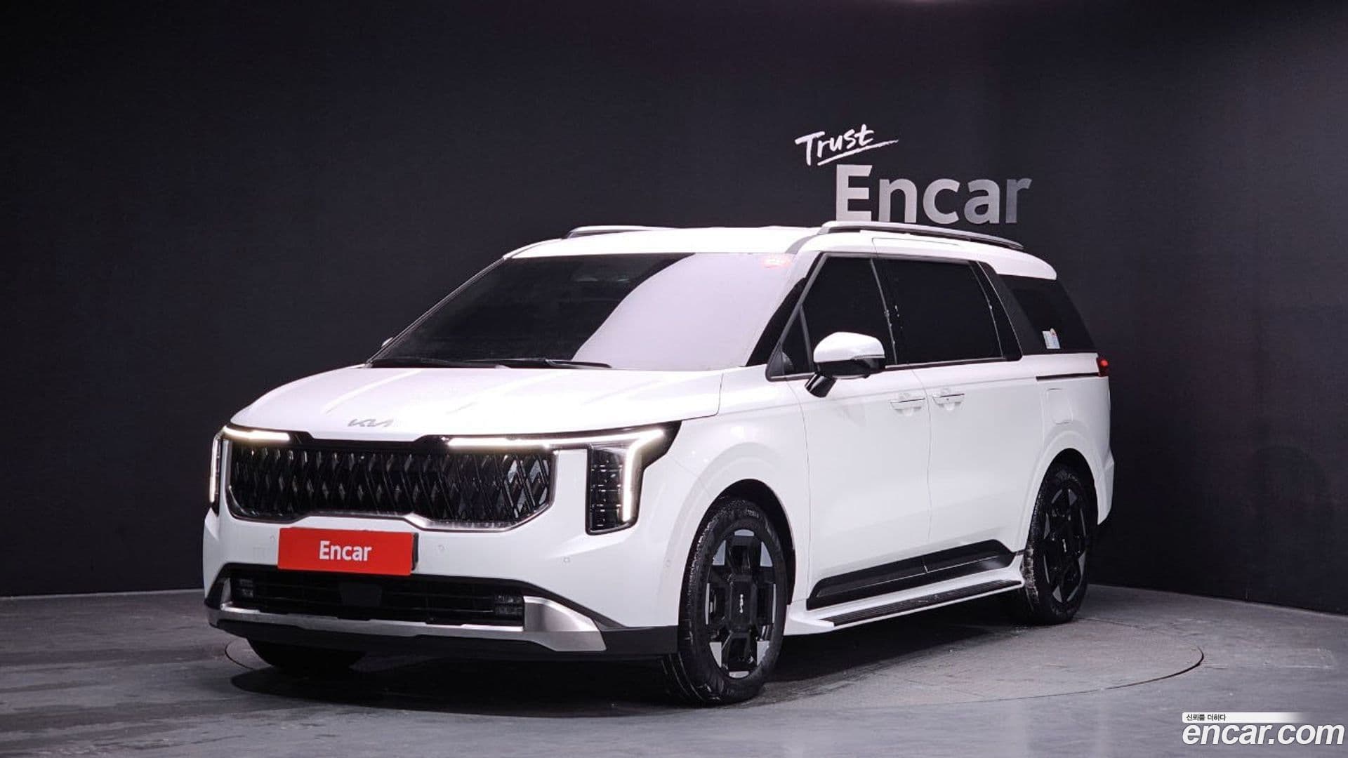 Main__Slider__Photo:Canival Kia 2025.6-0