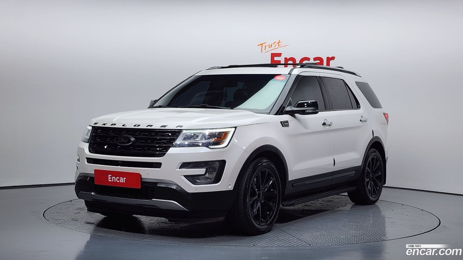 Main__Slider__Photo:Explorer Ford 2017.1-0