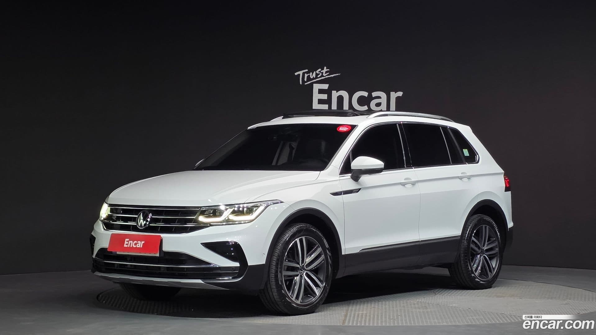 Main__Slider__Photo:Tiguan Volkswagen 2022.8-0