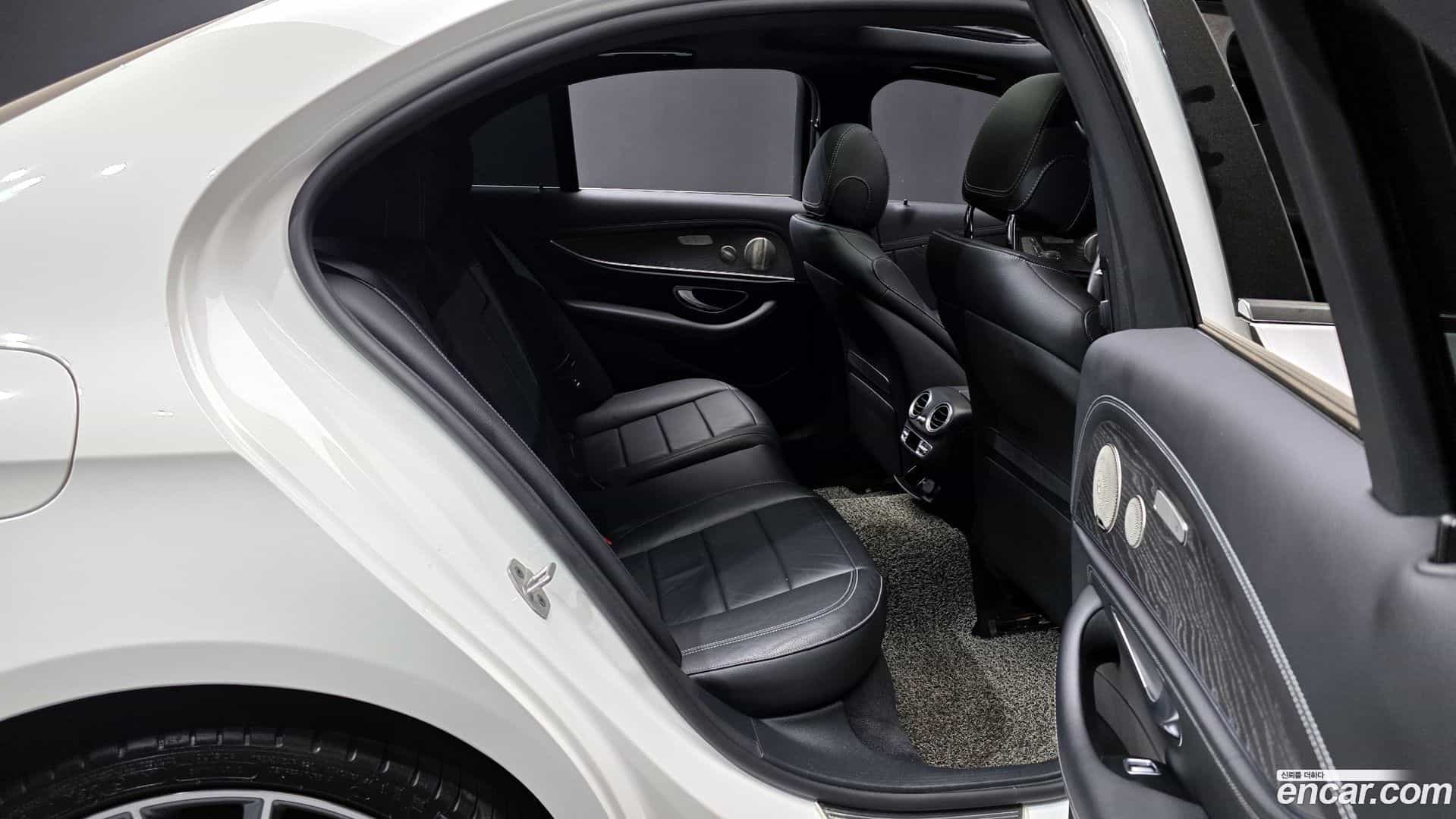 E-Class Mercedes-Benz 2022.5-OPTION-016