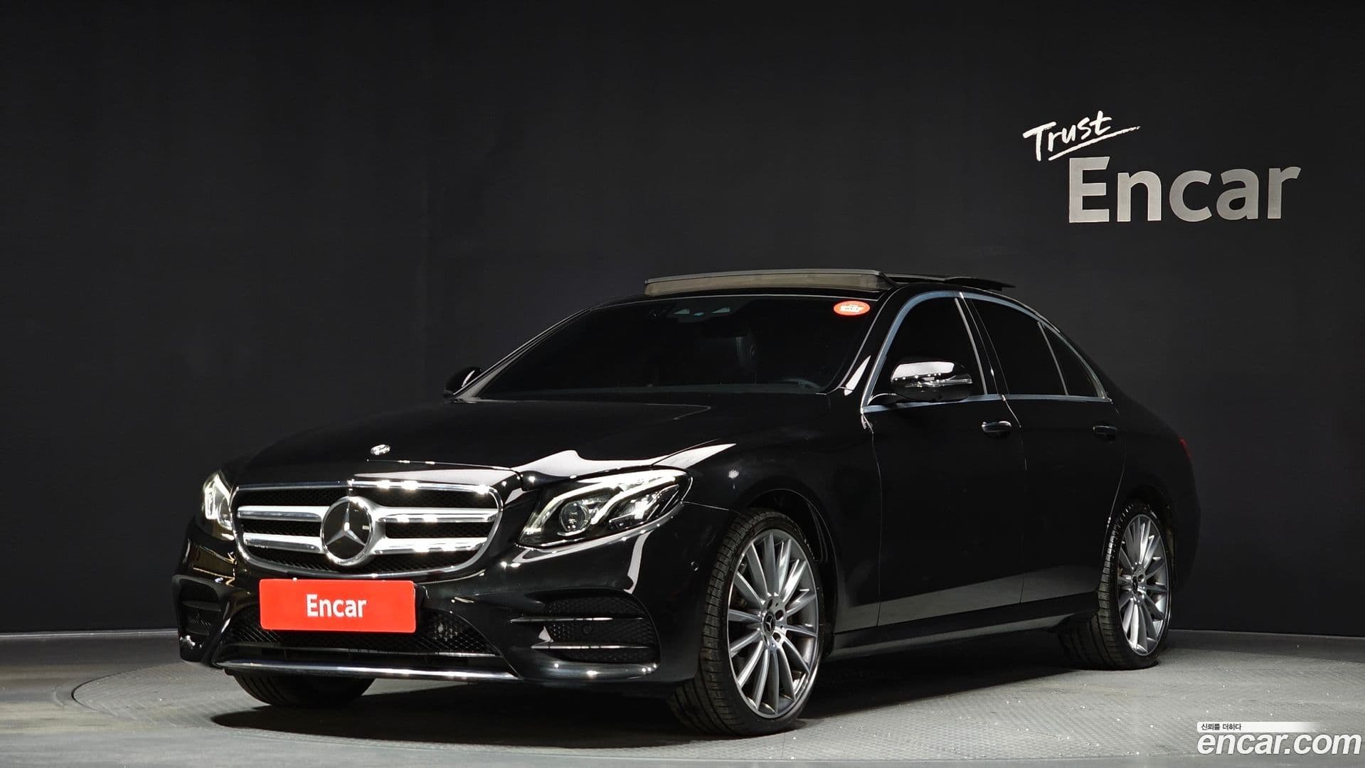 Main__Slider__Photo:E-Class Mercedes-Benz 2020.7-0
