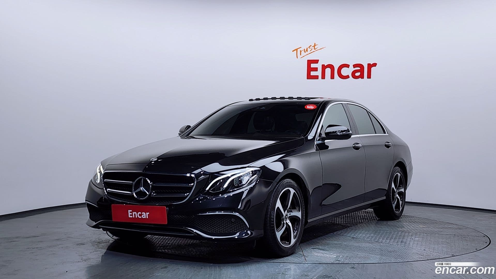 Main__Slider__Photo:E-Class Mercedes-Benz 2020.8-0