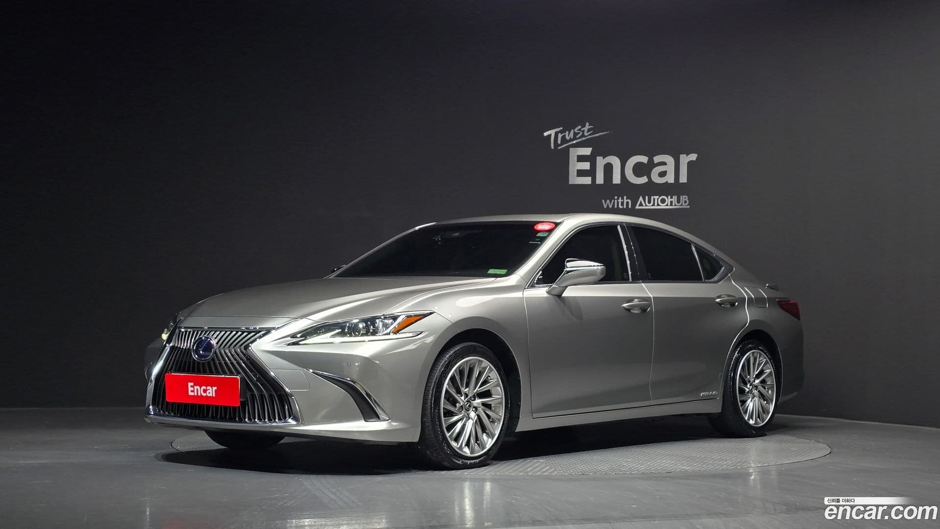 Main__Slider__Photo:ES Lexus 2020.5-0