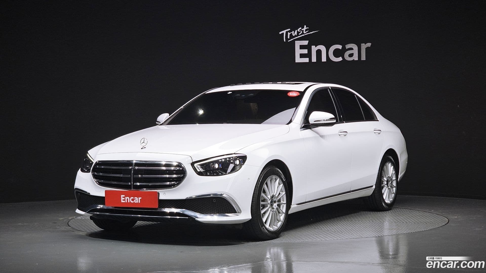 Main__Slider__Photo:E-Class Mercedes-Benz 2020.10-0