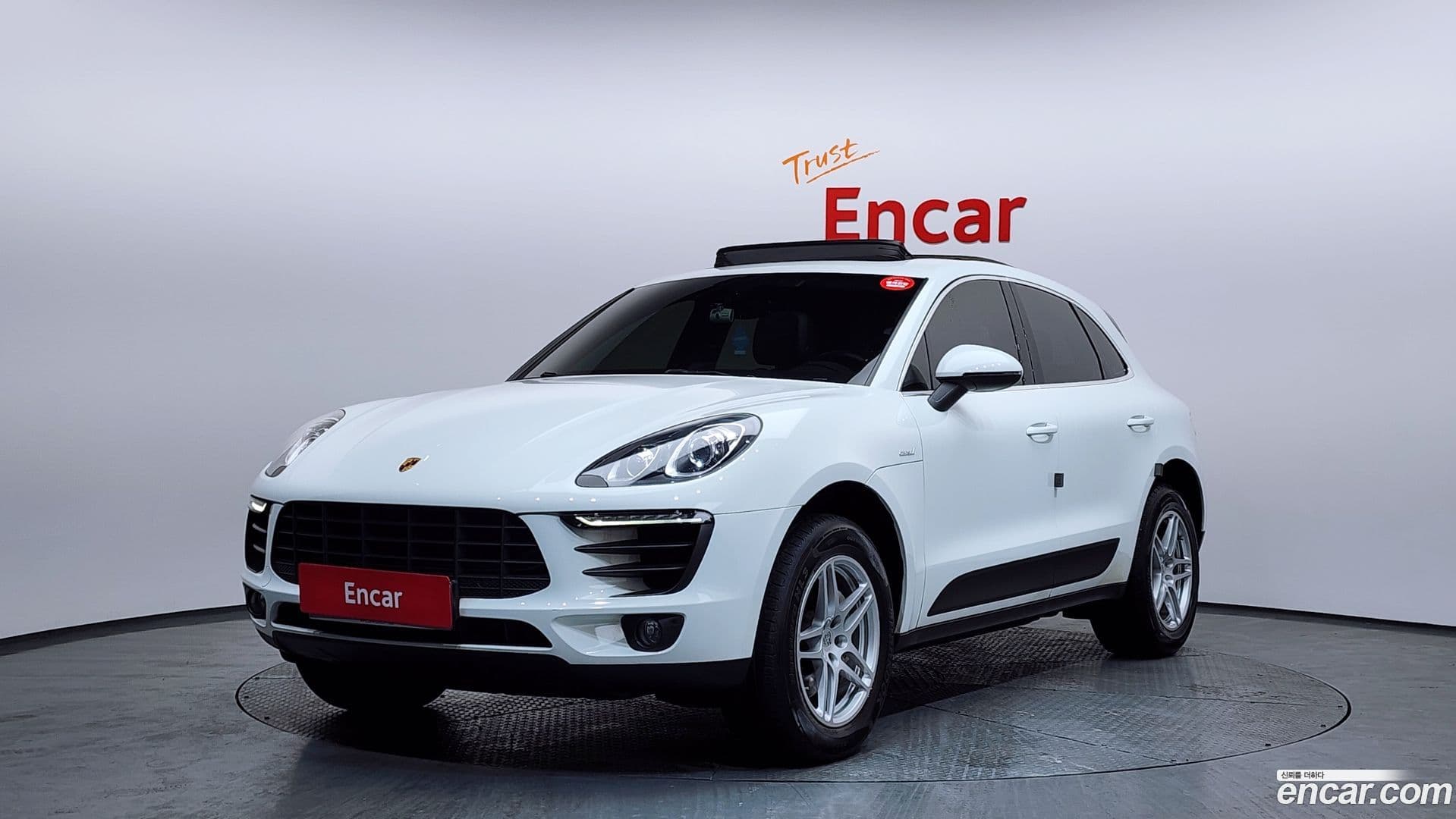 Main__Slider__Photo:Macan Porsche 2015.11-0