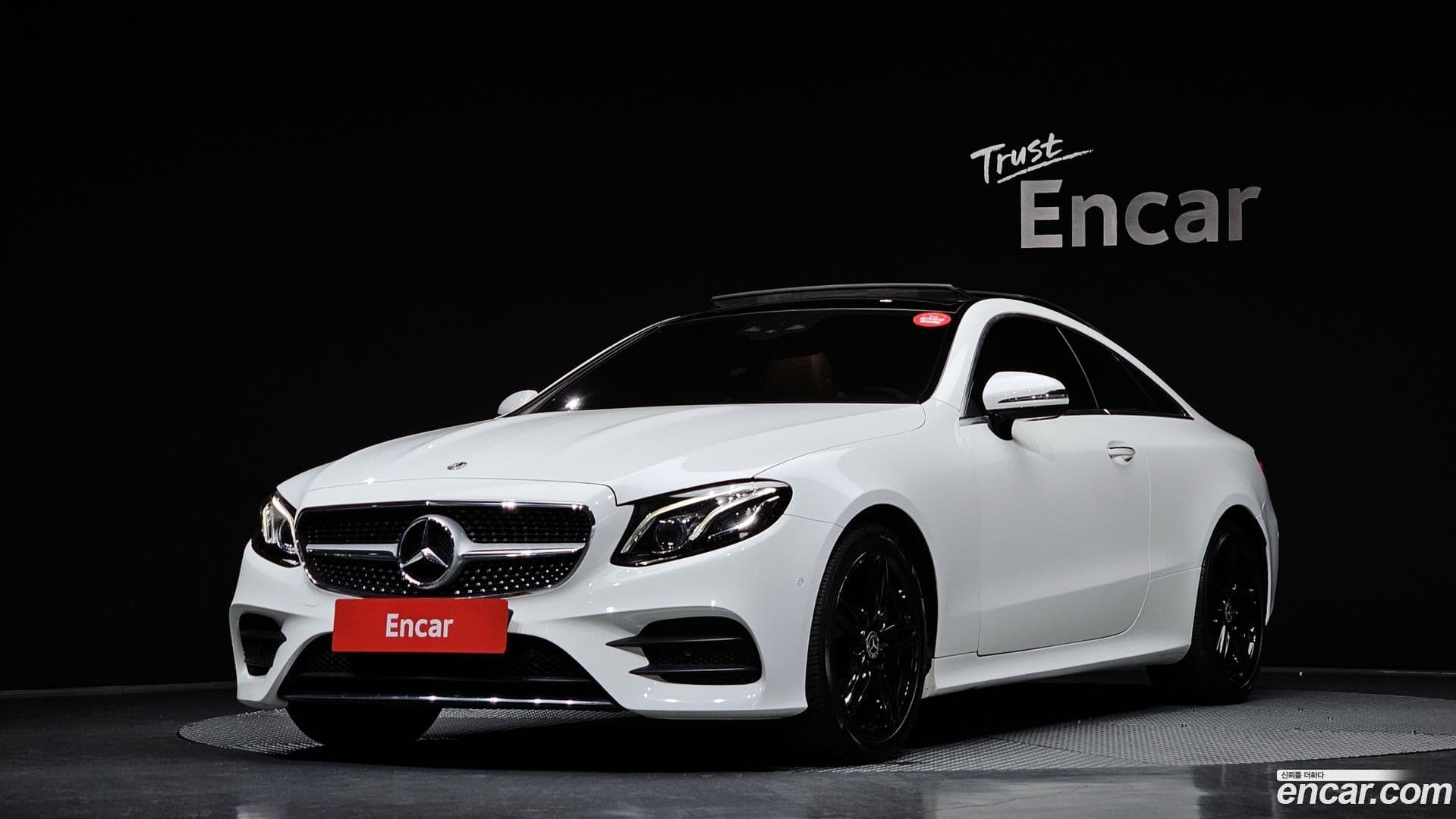 Main__Slider__Photo:E-Class Mercedes-Benz 2019.3-0