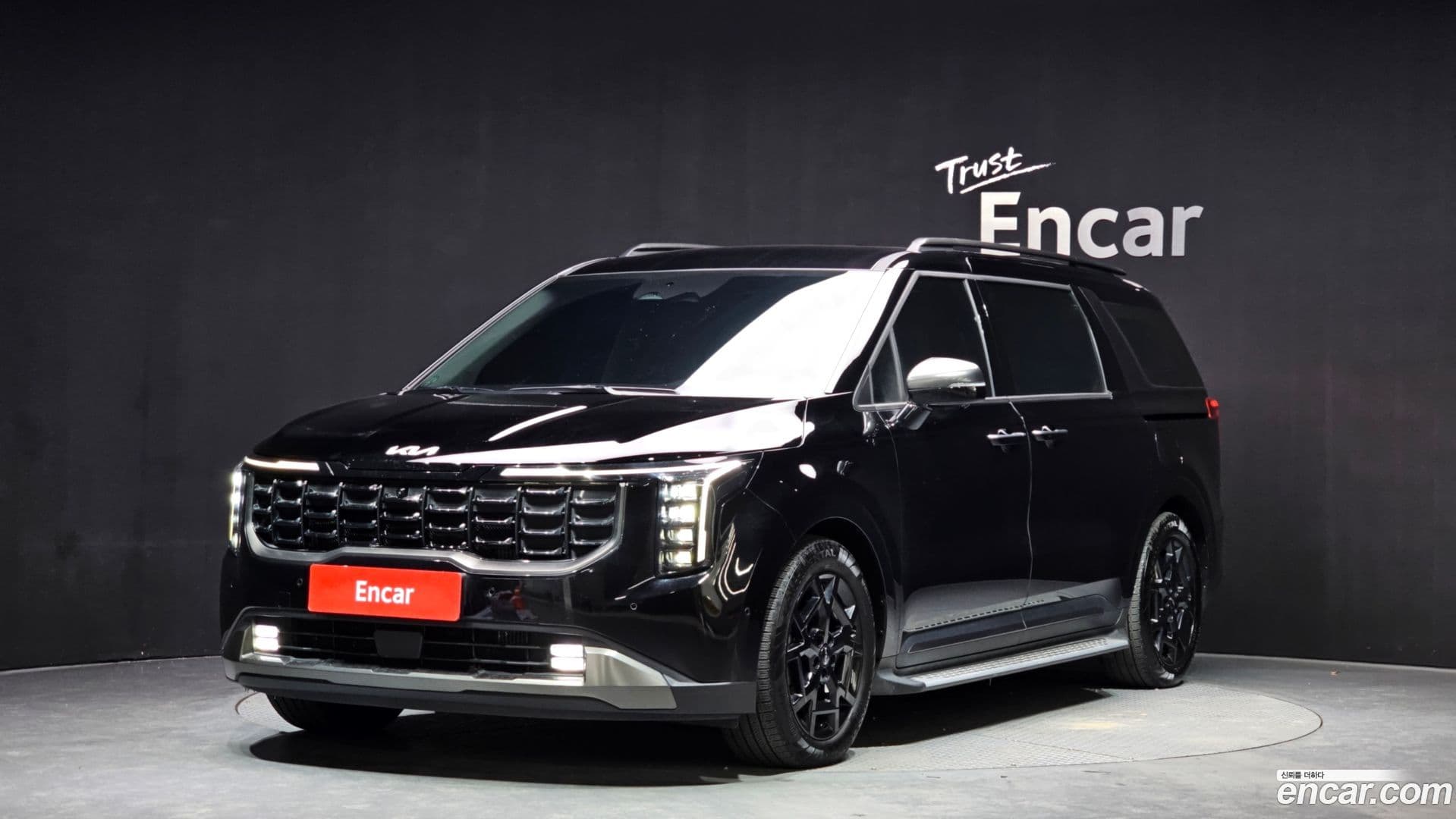 Main__Slider__Photo:Canival Kia 2025.1-0