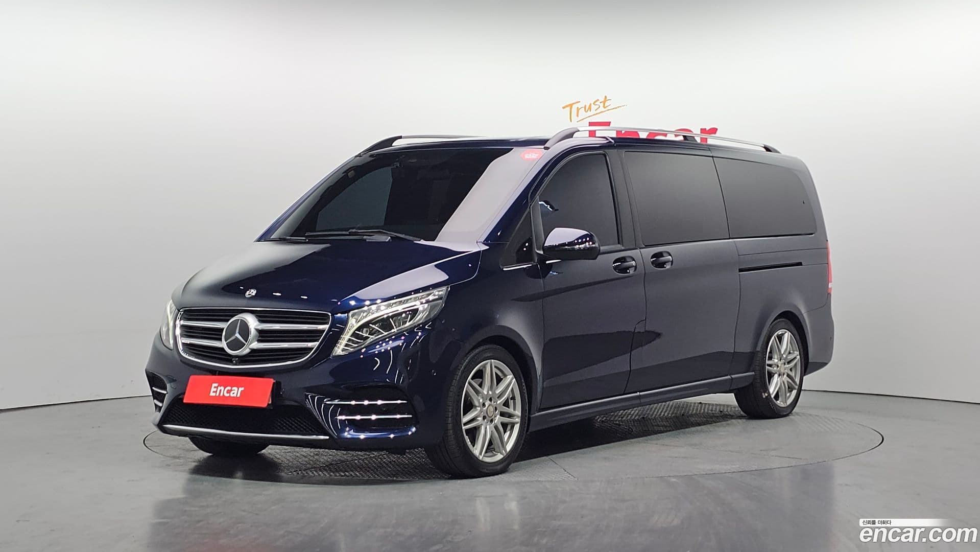 Main__Slider__Photo:V-Class Mercedes-Benz 2018.5-0