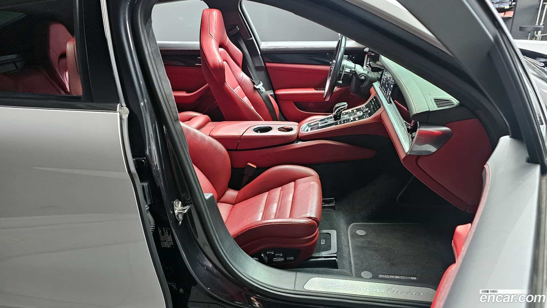 Panamera Porsche 2018.3-INNER-010