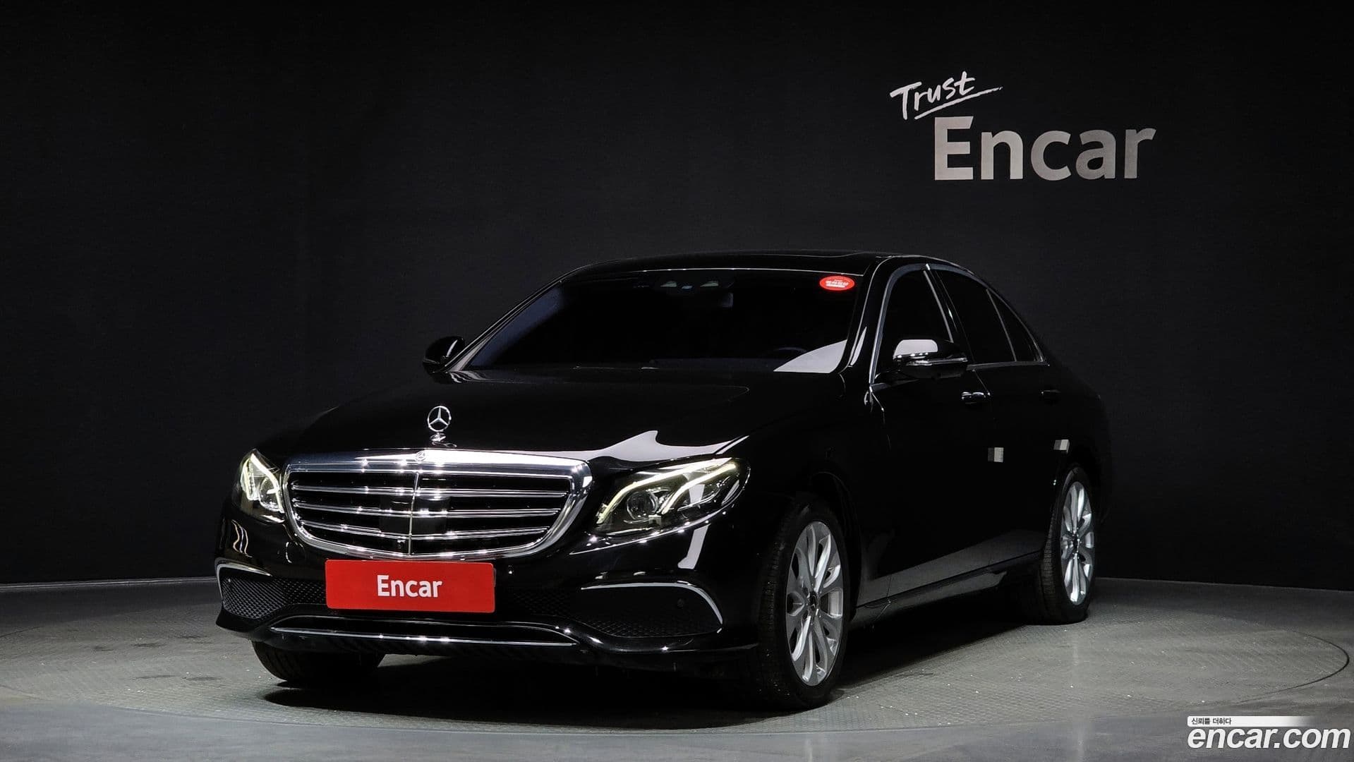 Main__Slider__Photo:E-Class Mercedes-Benz 2020.0-0