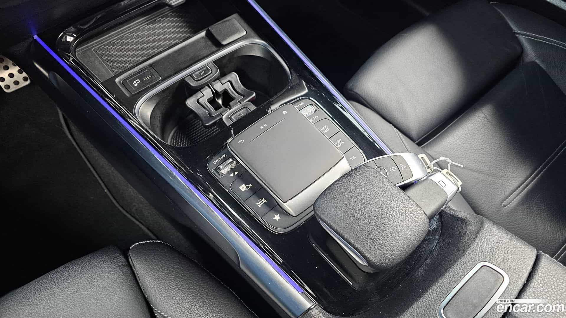 GLB-Class Mercedes-Benz 2021.2-INNER-009