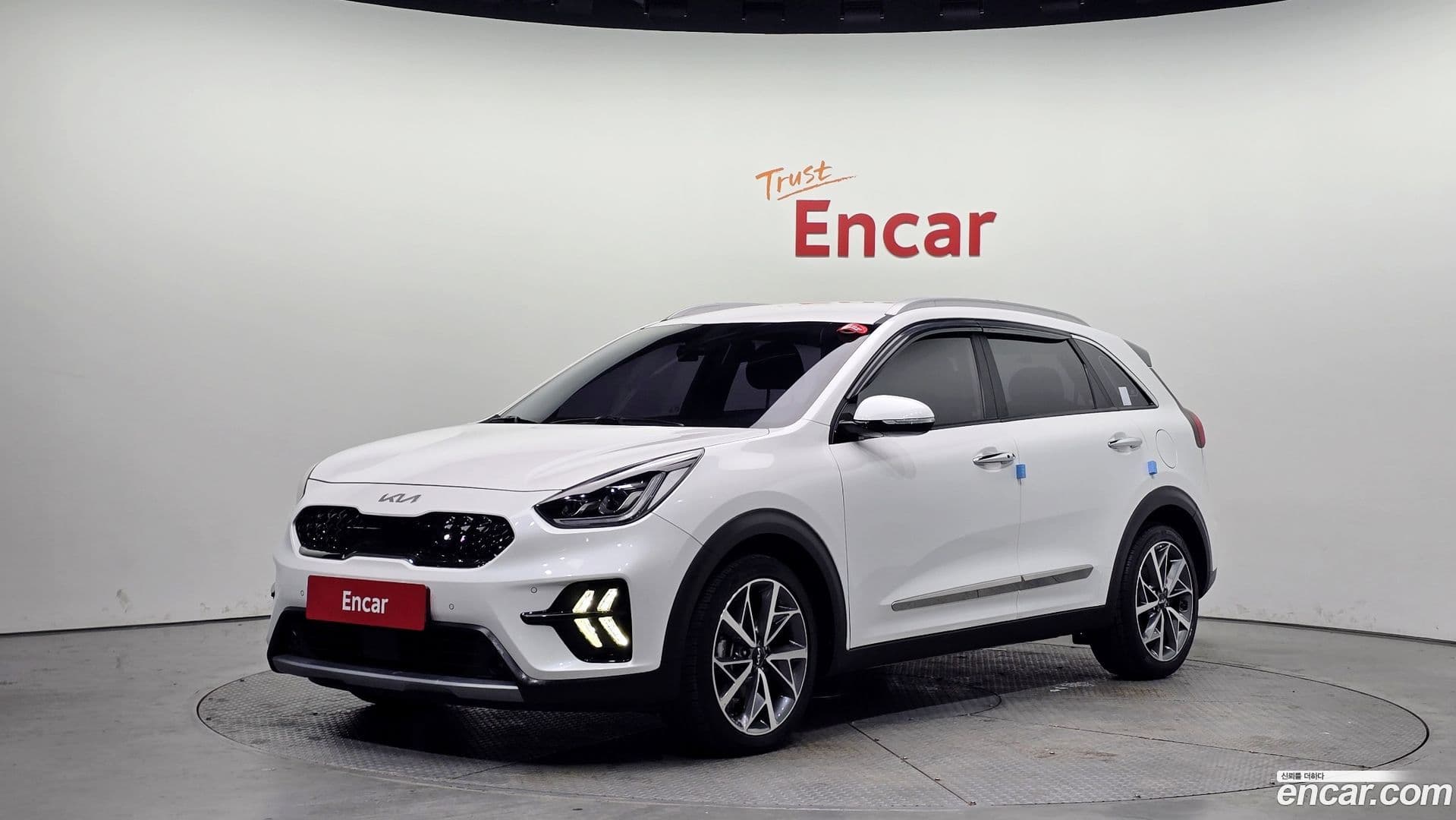 Main__Slider__Photo:Niro Kia 2021.10-0