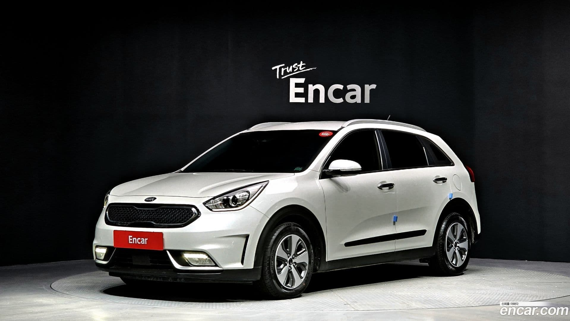Main__Slider__Photo:Niro Kia 2018.9-0