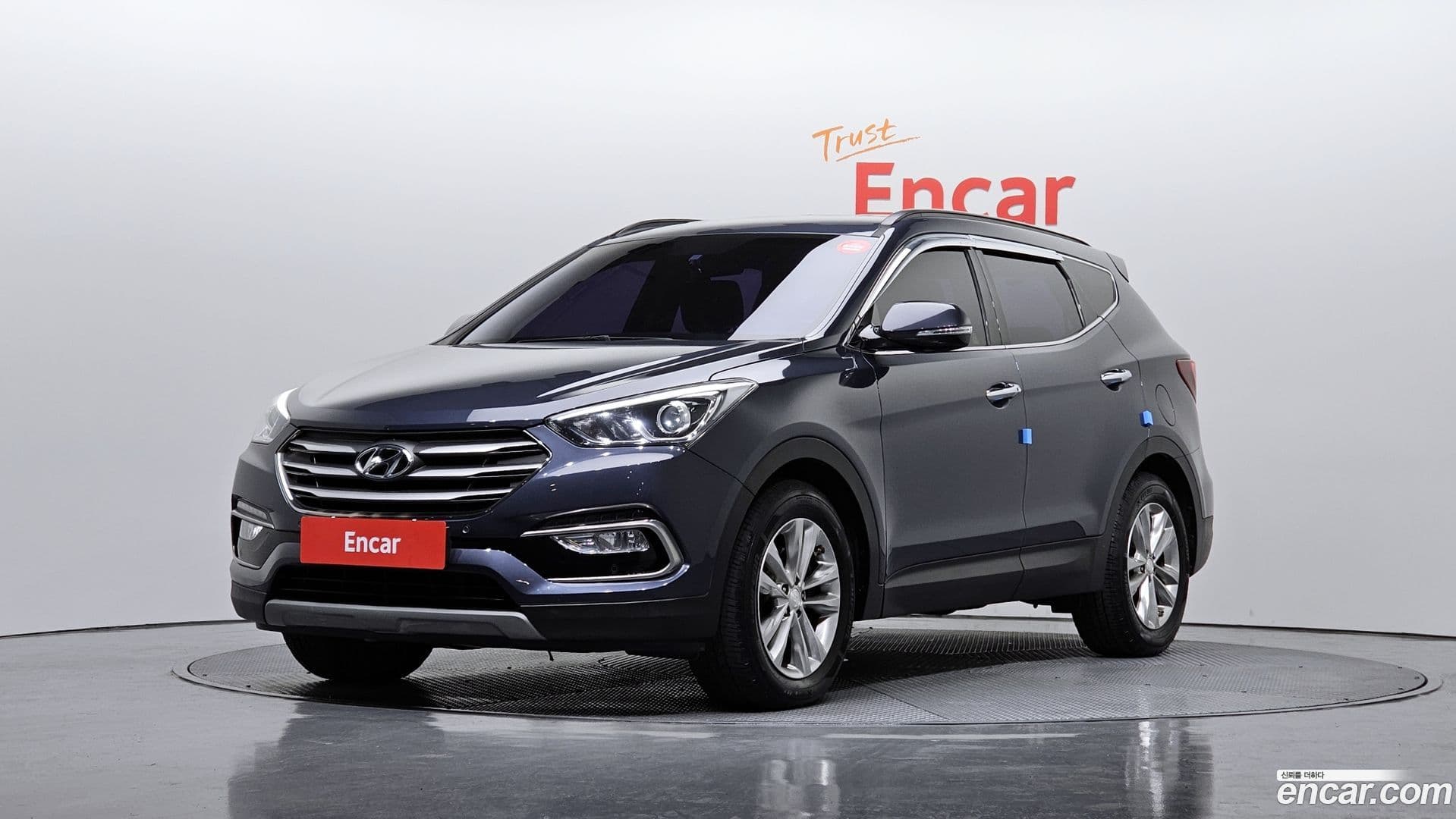 Main__Slider__Photo:Santafe Hyundai 2017.4-0