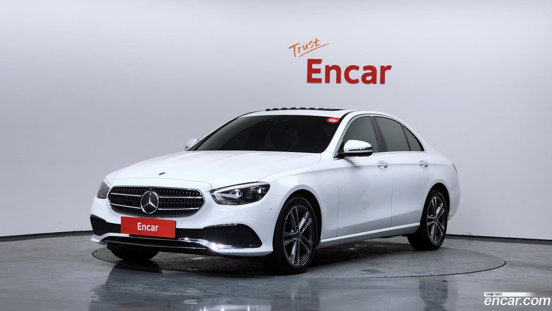 Main__Slider__Photo:E-Class Mercedes-Benz 2021.4-0