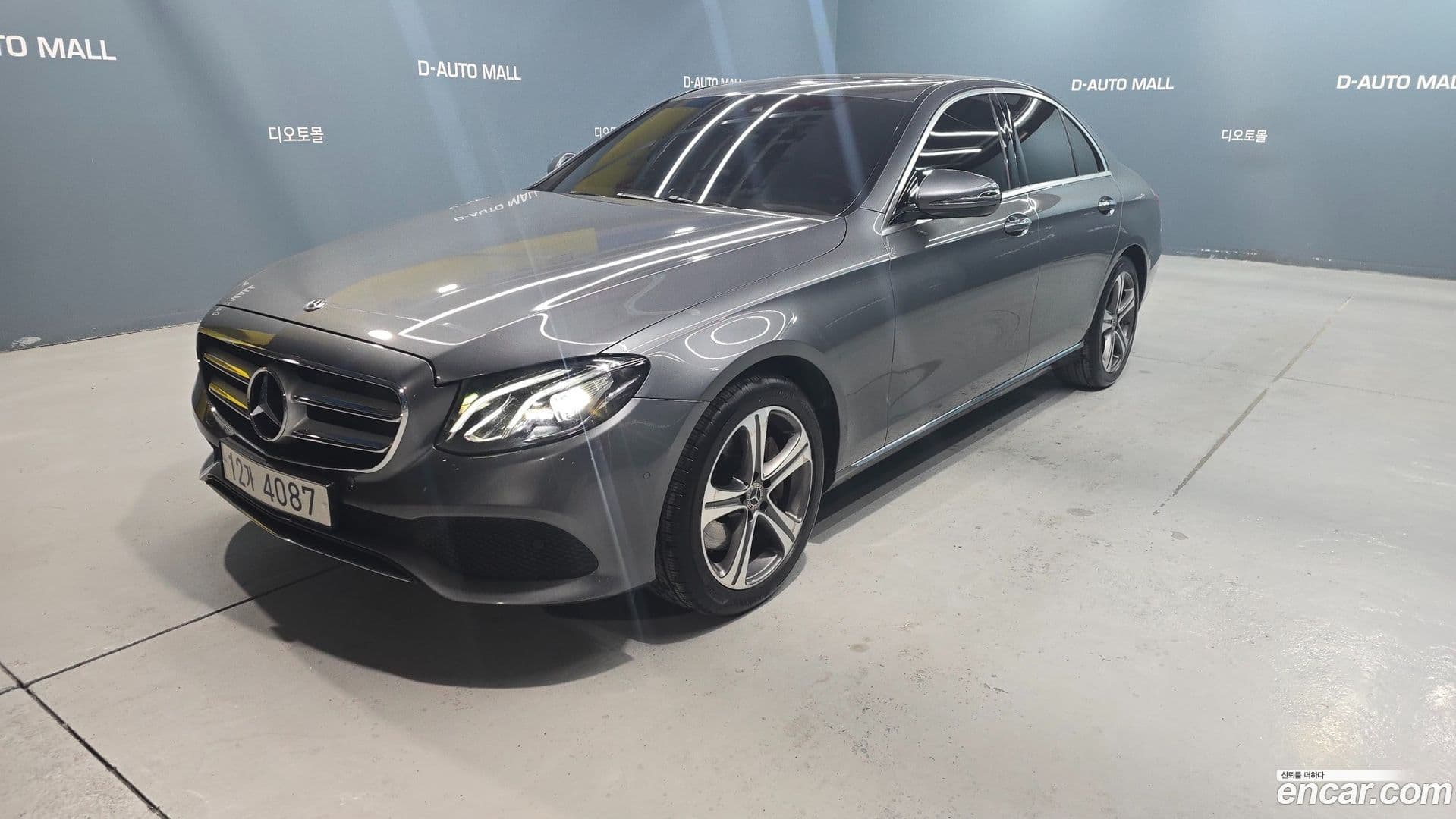 Main__Slider__Photo:E-Class Mercedes-Benz 2019.0-0