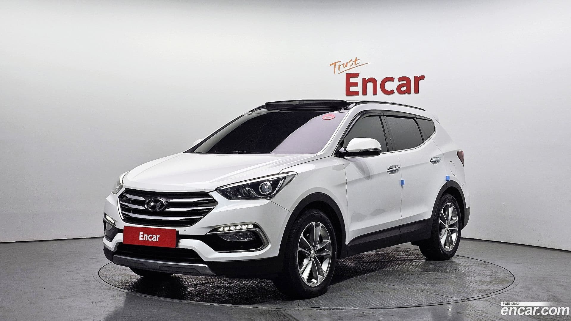 Main__Slider__Photo:Santafe Hyundai 2016.5-0