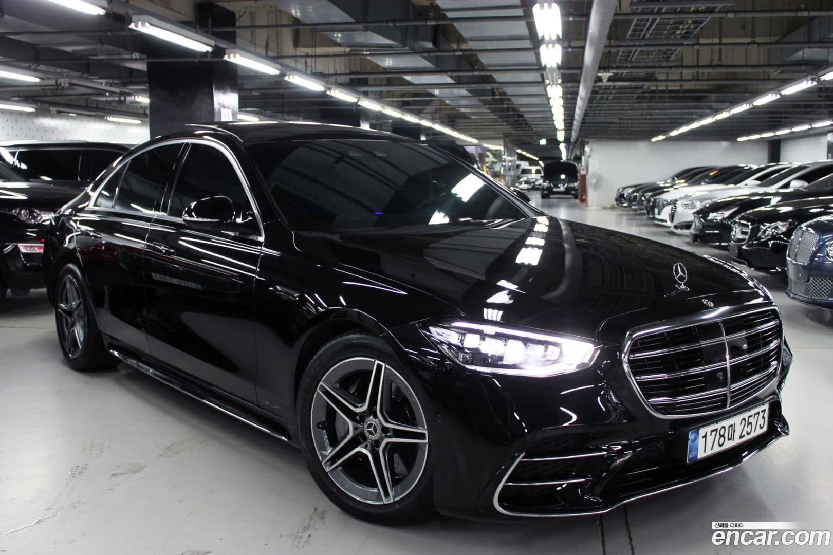 Main__Slider__Photo:S-Class Mercedes-Benz 2021.3-0