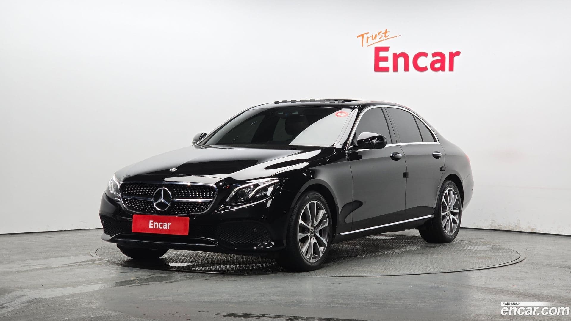 Main__Slider__Photo:E-Class Mercedes-Benz 2018.7-0
