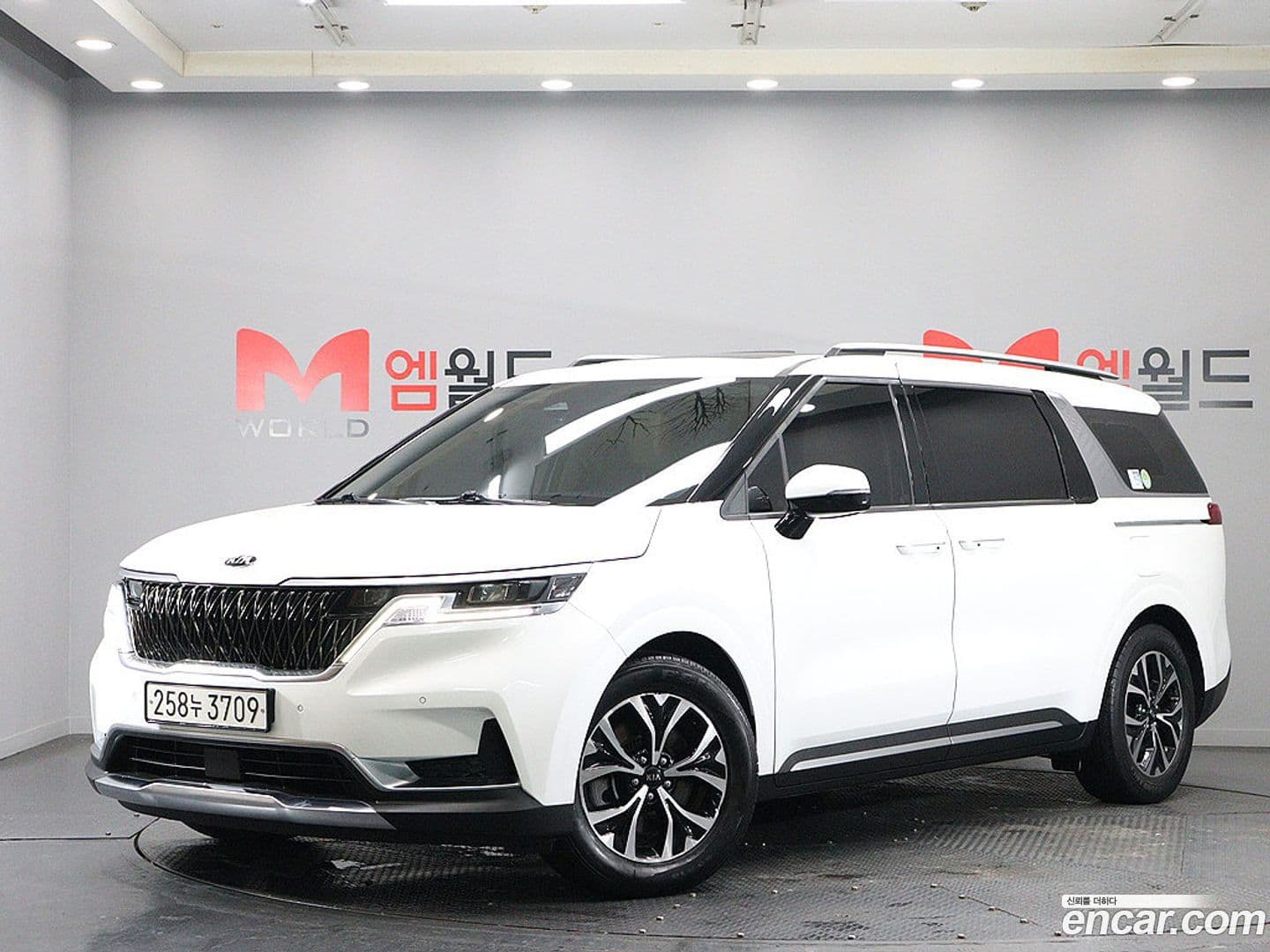 Main__Slider__Photo:Canival Kia 2021.5-0