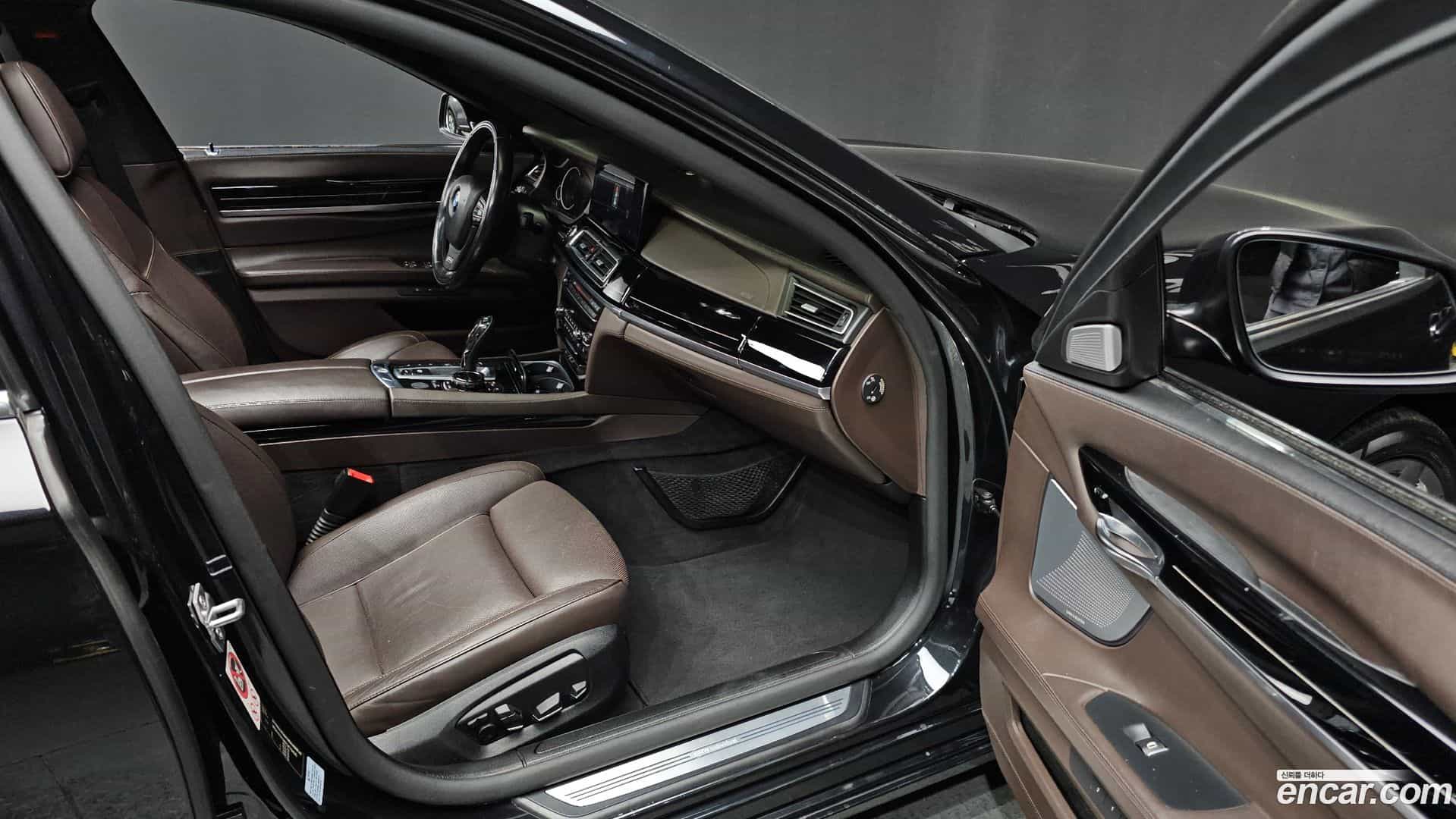 7-Series BMW 2015.8-INNER-010