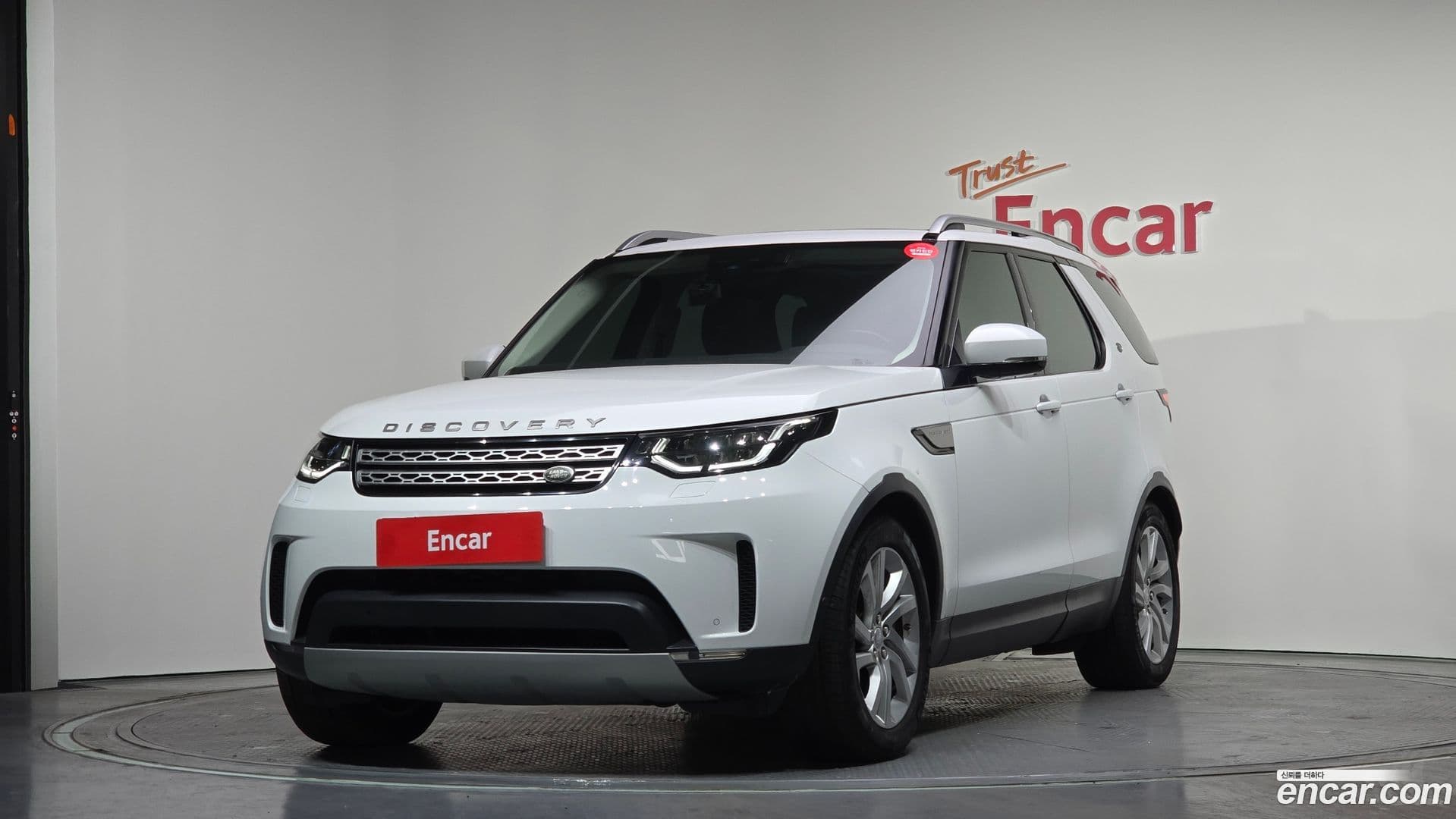 Main__Slider__Photo:Discovery Land Rover 2019.5-0