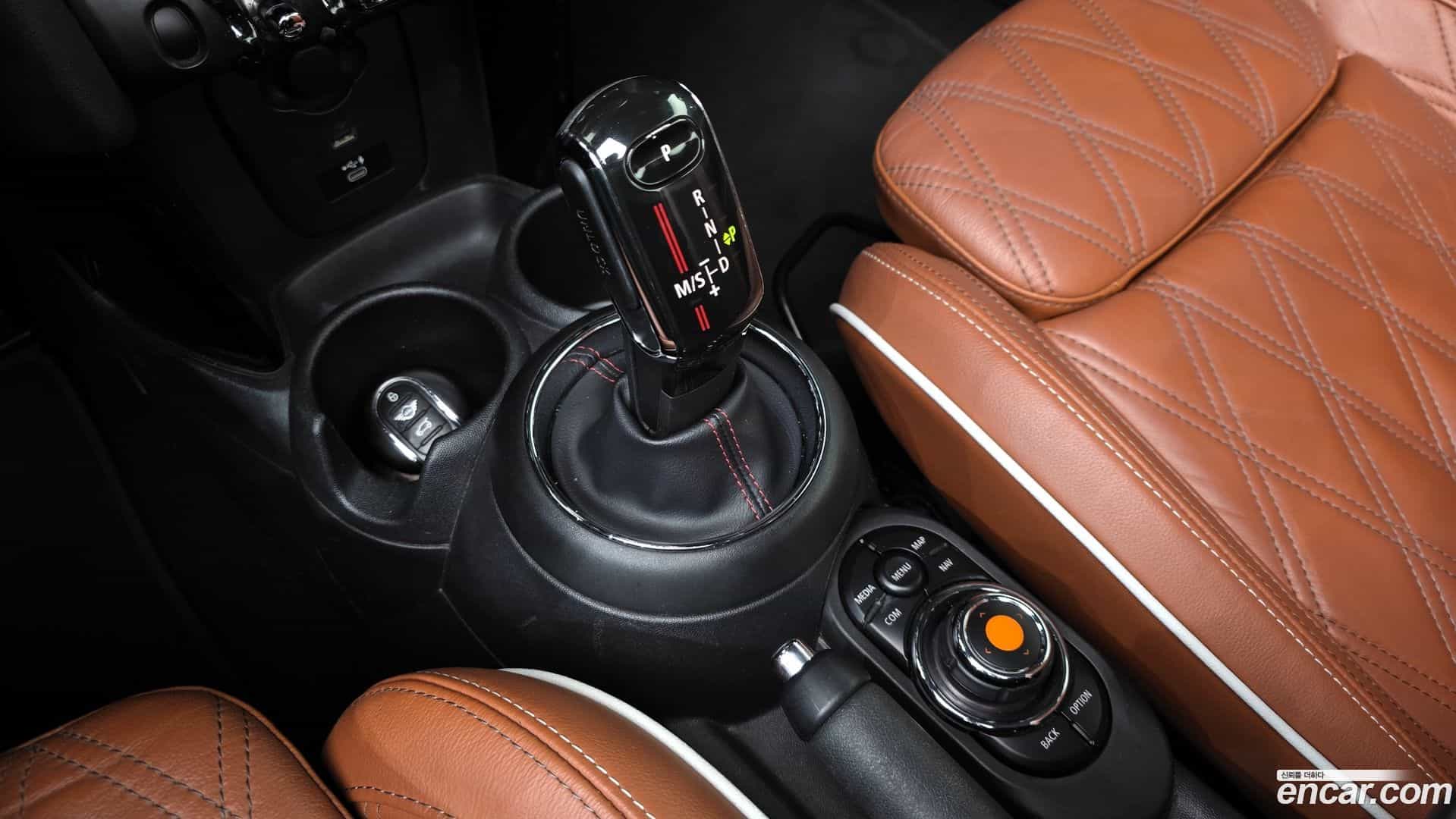 Cooper Convertible Mini 2021.2-INNER-009