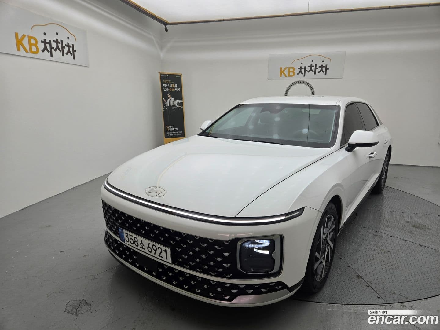 Main__Slider__Photo:Grandeur Hyundai 2023.11-0