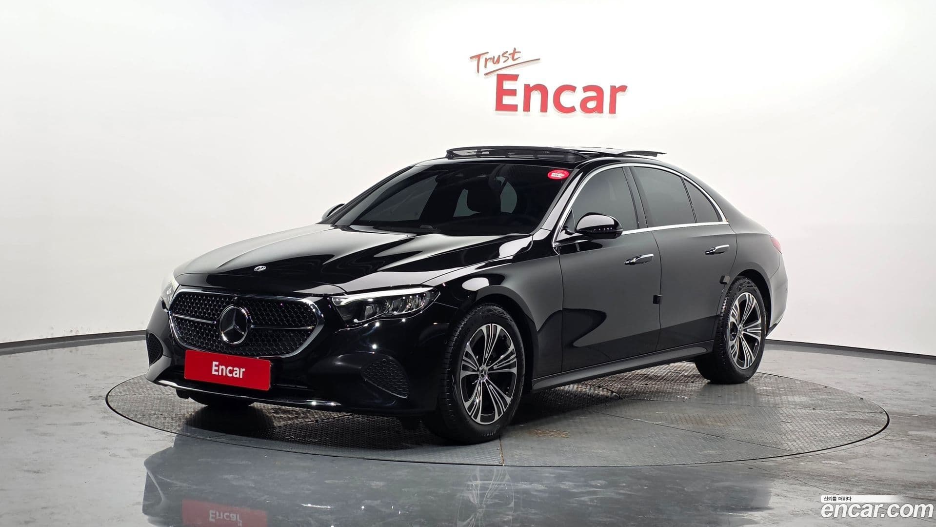 Main__Slider__Photo:E-Class Mercedes-Benz 2025.8-0