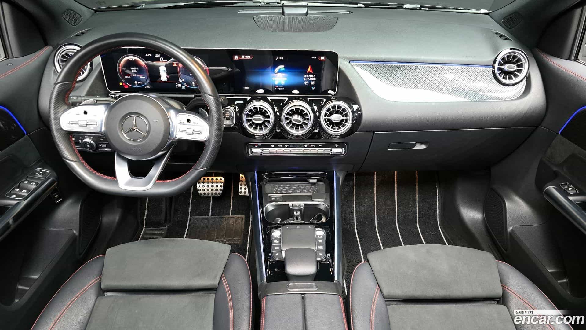 GLA-Class Mercedes-Benz 2020.10-INNER-007