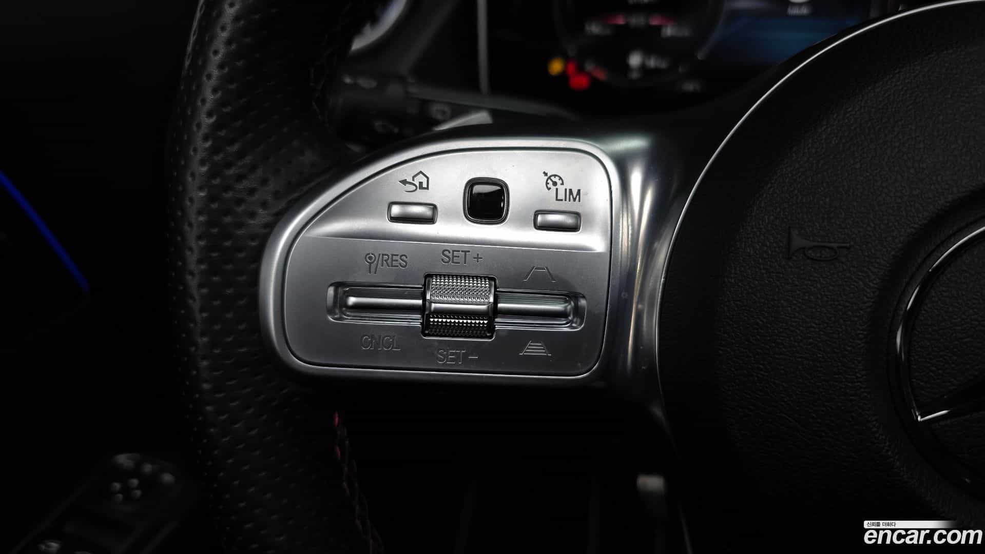 GLA-Class Mercedes-Benz 2020.10-OPTION-021
