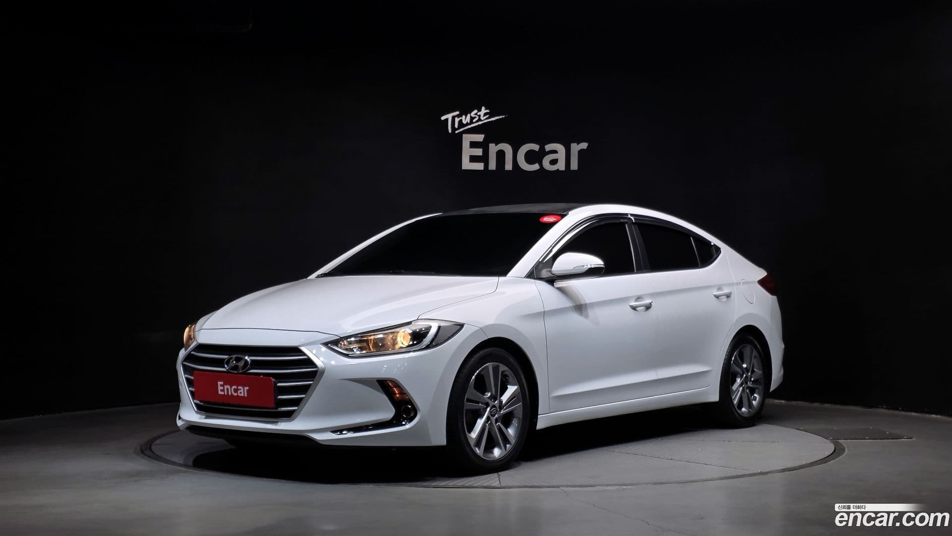 Main__Slider__Photo:AVANTE Hyundai 2018.6-0