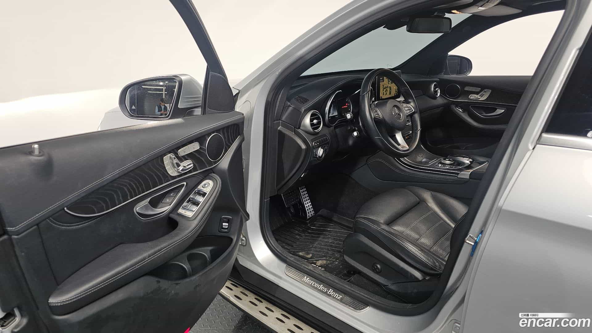 GLC-Class Mercedes-Benz 2017.7-INNER-010